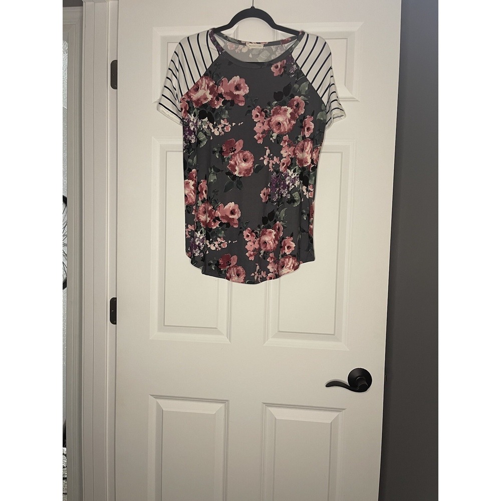 Reborn J Short Sleeve Floral Blouse Top With Accent Stripe Sleeves Small